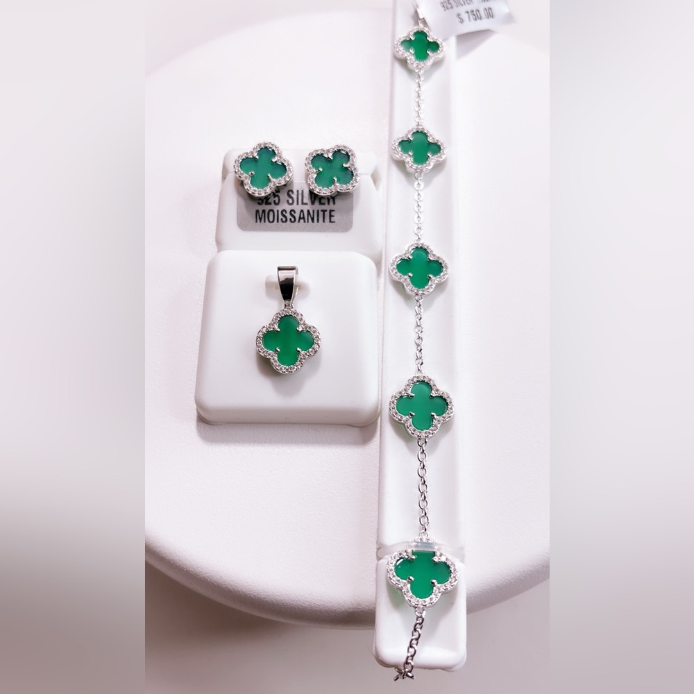 Bracelet, earrings, pendant